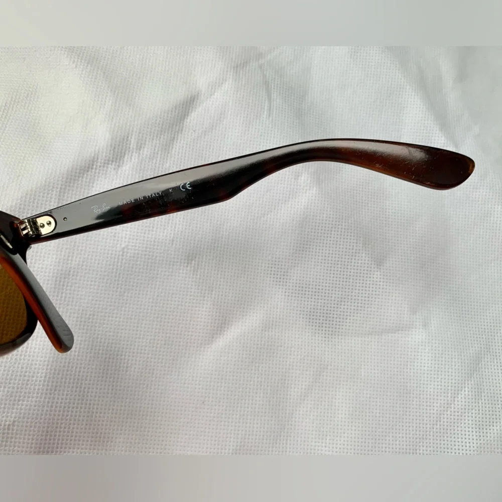 Scratched Ray-Ban Classic Wayfarer Rounded Brown Sunglasses - Picture 9 of 10